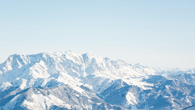 雪山山峰PPT背景图片