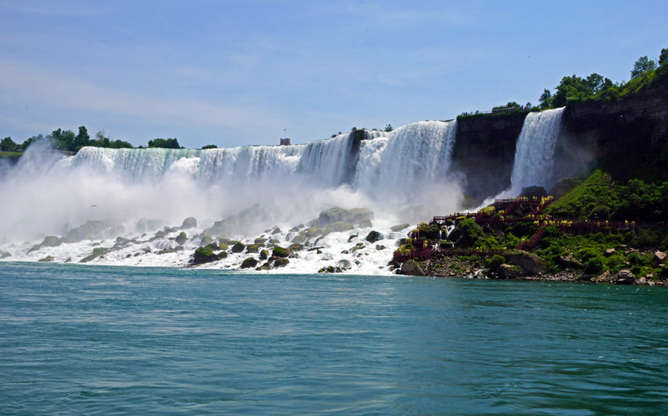瀑布风光幻灯片背景图