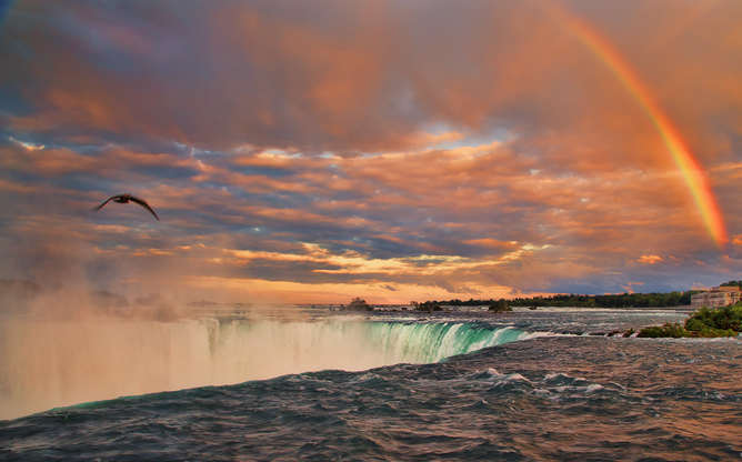 瀑布风光幻灯片背景图