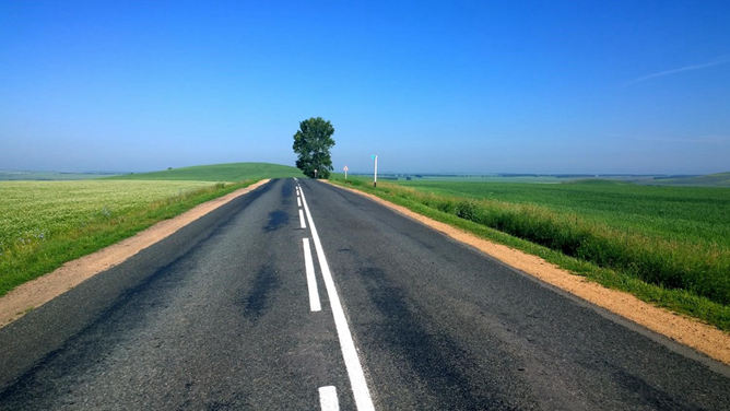 道路公路在路上PPT背景图片
