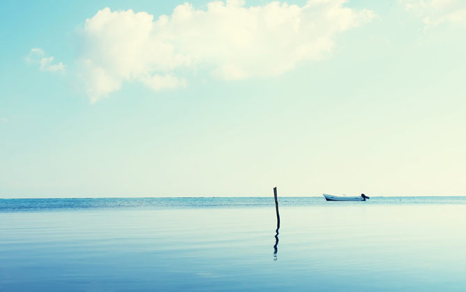 海上的帆船小船PPT背景图片
